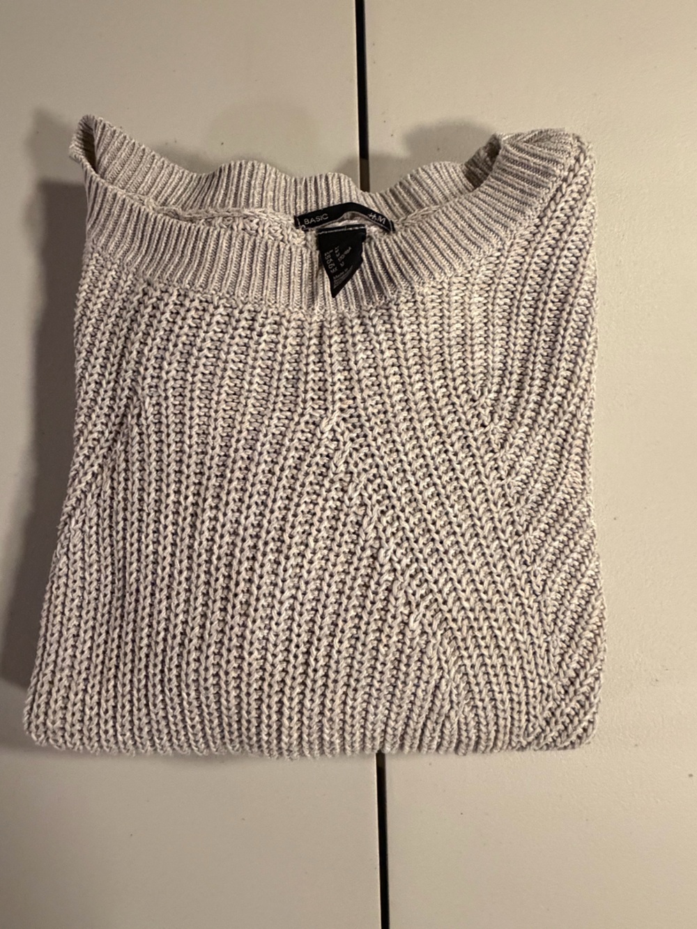H&M Women’s Light Gray Crewneck Knit Sweater